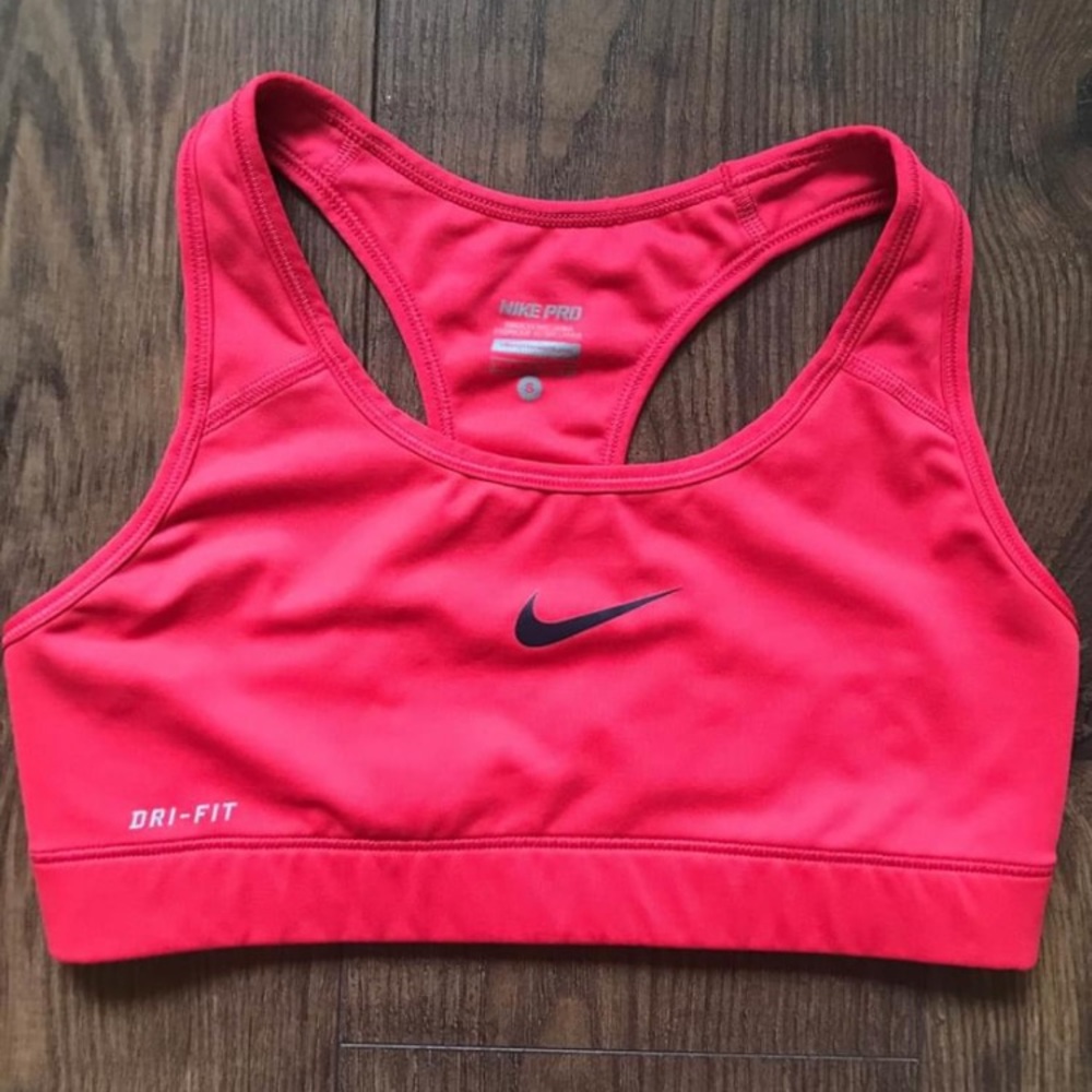 hot pink Nike sports bra